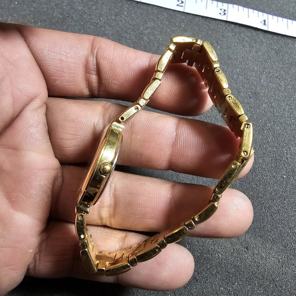 Vintage Izod Club Ladies Quartz Fashion Watch Gold Tone For Parts Or Repair not - Picture 4 of 7